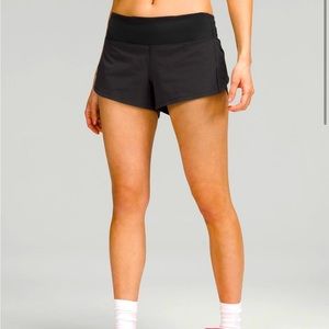 Black Lululemon Speed up 2.5” in shorts size 4